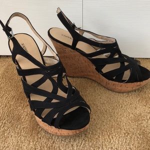 Black wedges